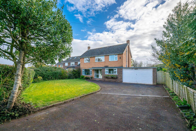 4 bed property, in Chevin, £525,000