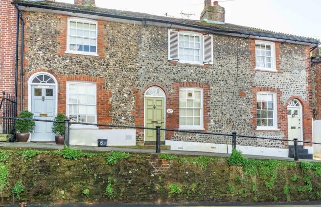 2 bed property, in Maltravers Street, £450,000