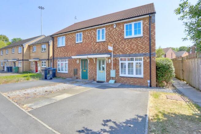 2 bed property, in Aidan Court, £100,000