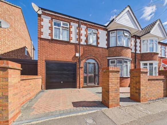 5 bed property, in Cecil Road, £365,000