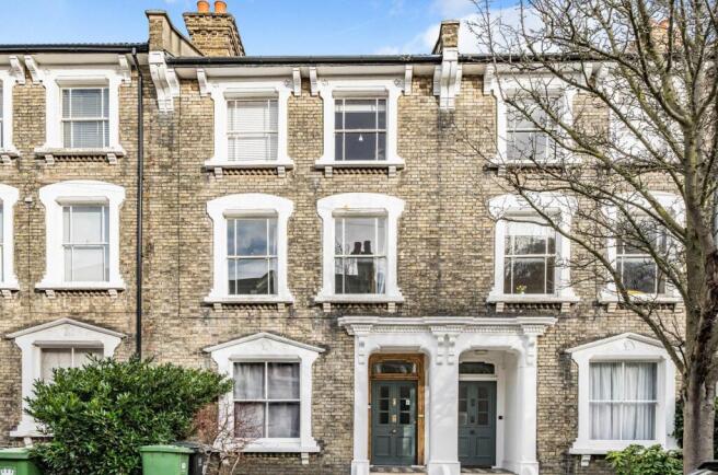 2 bed property, in Quentin Road, £330,000