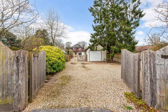 3 bed property, in Ramsdean Road, £625,000