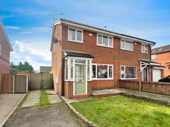 3 bed property, in Slimbridge Close, £200,000