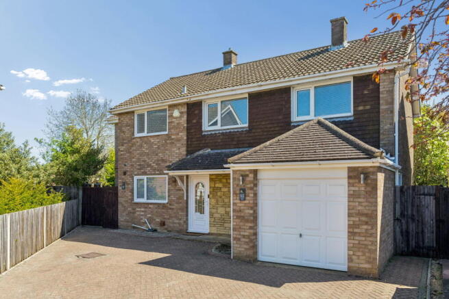 5 bed property, in Coombe Drive, £800,000