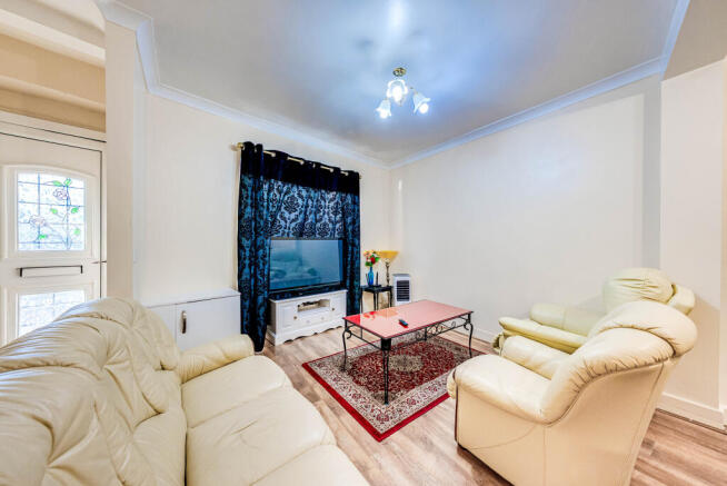 3 bed property, in Cemetery Road, £675,000