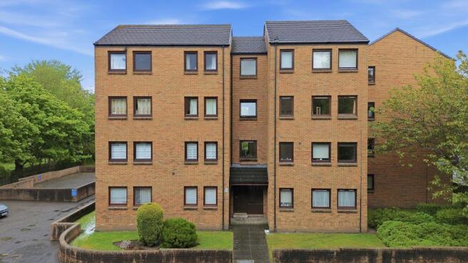 1 bed property, in 8/5 Craighouse Gardens, £170,000