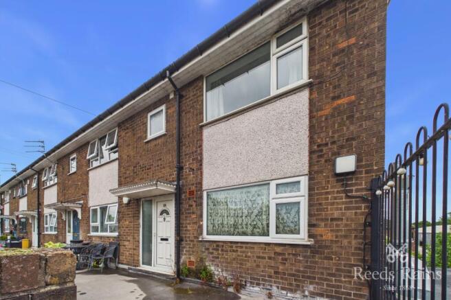 3 bed property, in Chapel Walk, £80,000