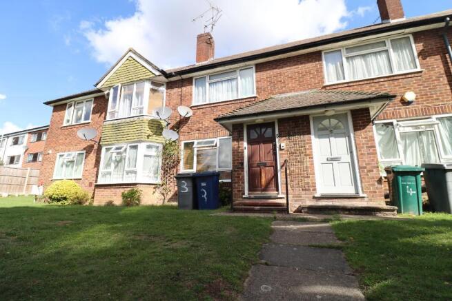 2 bed property, in Sterling Avenue, £299,950