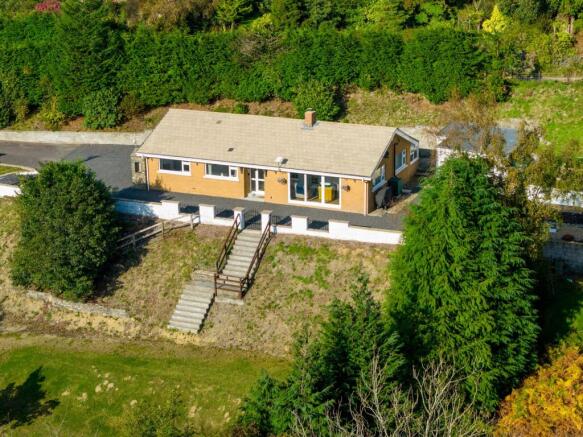 4 bed property, in Tirnanog, £475,000