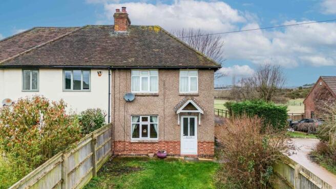 2 bed property, in Kineton Road, £325,000