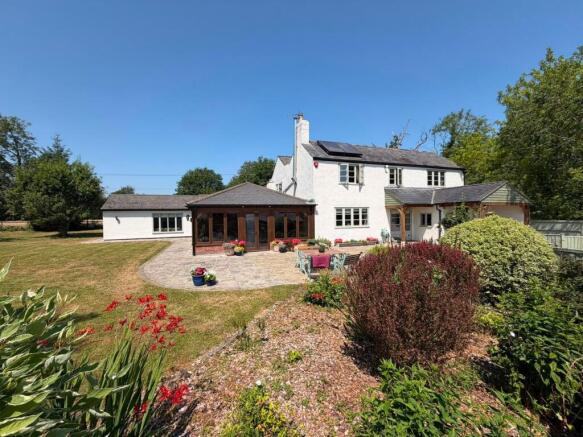 6 bed property, in Silver Street Lane, £1,225,000