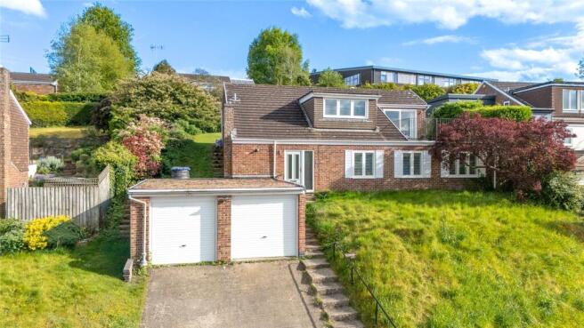 4 bed property, in Ducks Meadow, £550,000