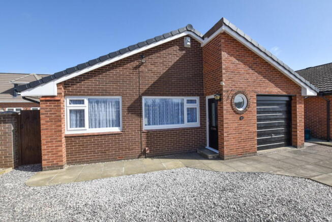 2 bed property, in Bellward Close, £379,995