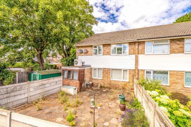 2 bed property, in Littleton Road, £250,000