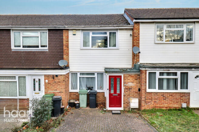 2 bed property, in Halstead Walk, £280,000