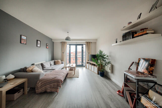 2 bed property, in Q Apartments, £200,000