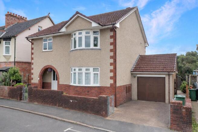 3 bed property, in Kingston Avenue, £300,000