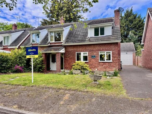 4 bed property, in Grange Close, £400,000