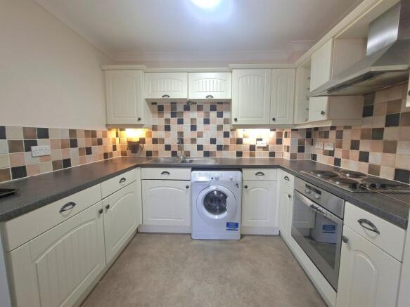 2 bed property, in Fletton Avenue, £120,000