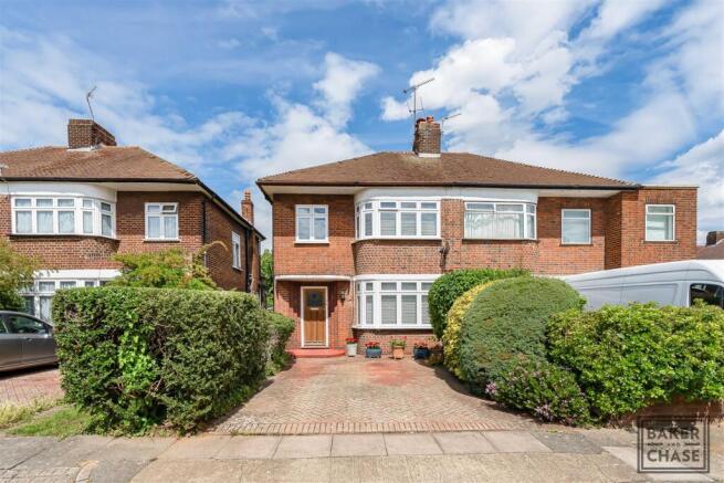 3 bed property, in The Vineries, £625,000