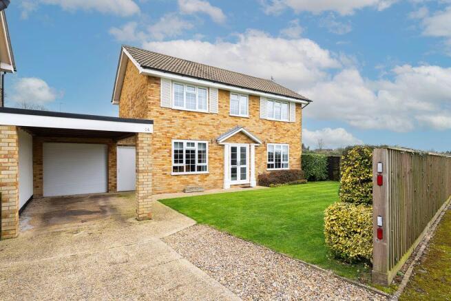 4 bed property, in Netherby Close, £800,000