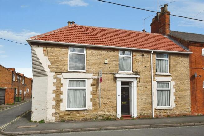 4 bed property, in King Street, £150,000