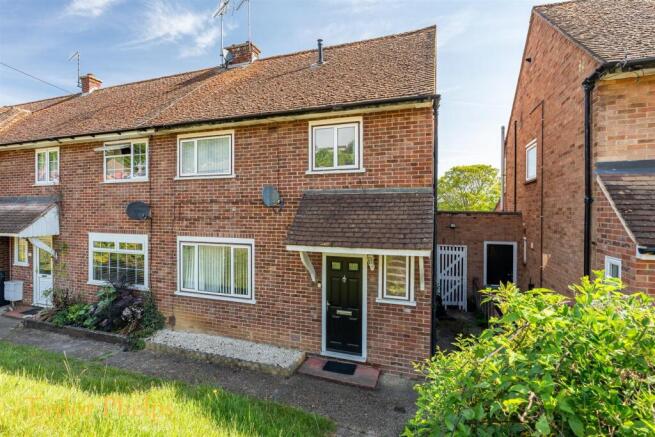 3 bed property, in Presdales Drive, £425,000