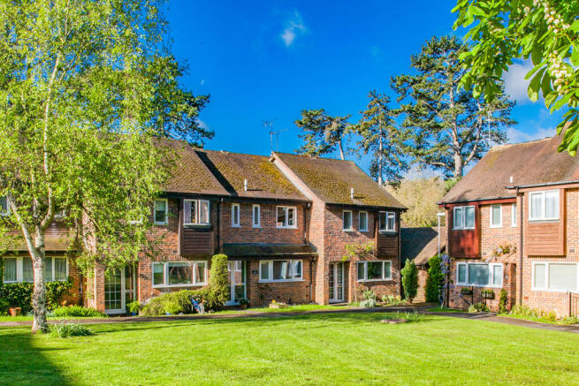 3 bed property, in 19 The Birches, £525,000
