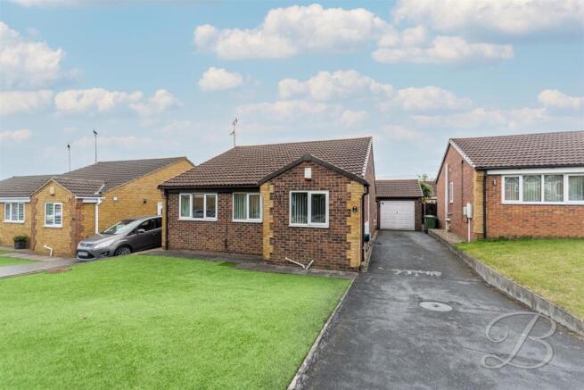 2 bed property, in Siena Gardens, £230,000