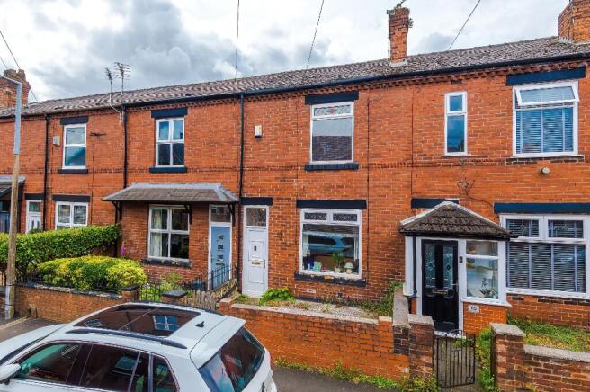 2 bed property, in Old Wargrave Road, £139,995