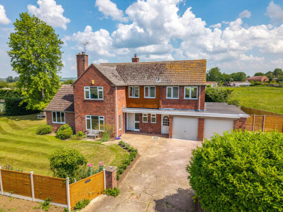 4 bed property, in Cooks Hill, £750,000