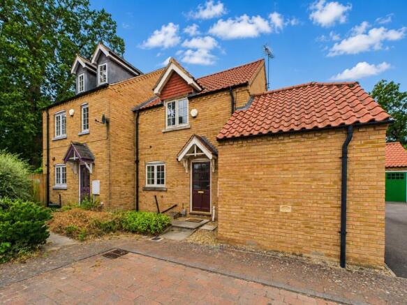 2 bed property, in Muntjac Close, £237,995