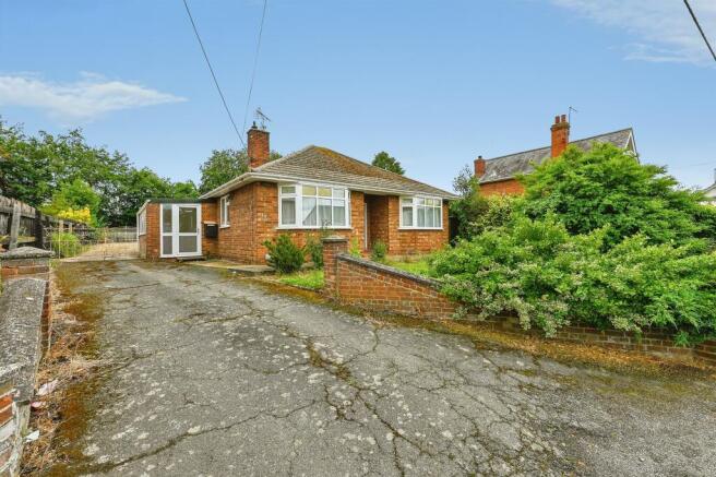 2 bed property, in Westgate Street, £220,000