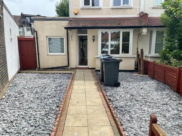 6 bed property, in 35 Gilsland Road, £500,000