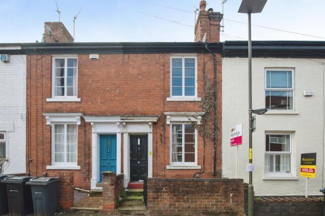 3 bed property, in South Street, £260,000