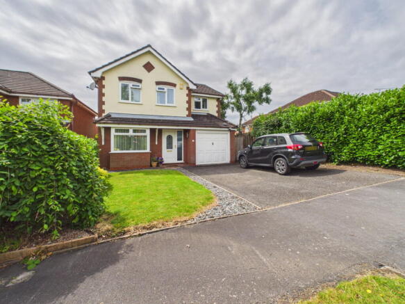 4 bed property, in Parsonage Close, £325,000