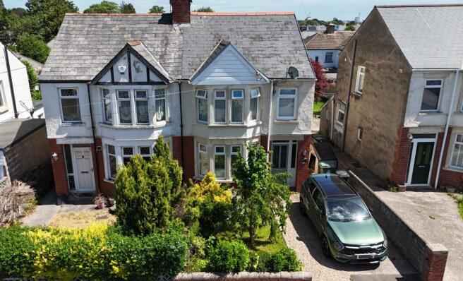 3 bed property, in Everswell Road, £300,000