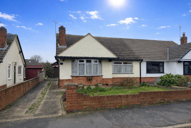 2 bed property, in Norfolk Road, £230,000