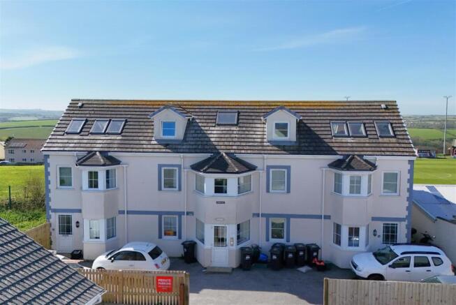 1 bed property, in Chegwin Court, £162,950