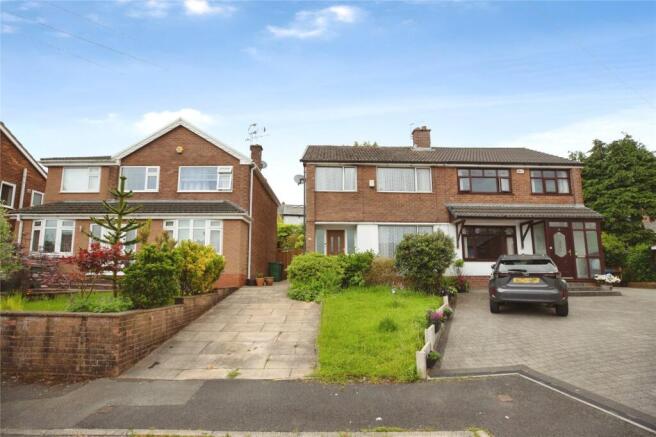 3 bed property, in Chatsworth Close, £269,950