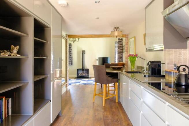3 bed property, in Main Road, £575,000