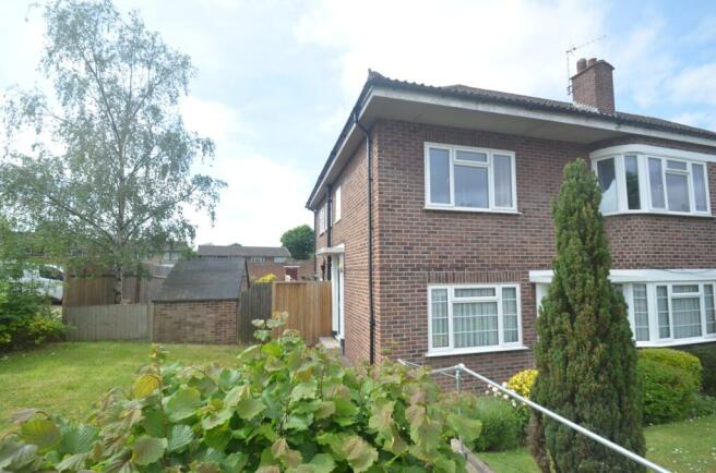 2 bed property, in Lyconby Gardens, £340,000