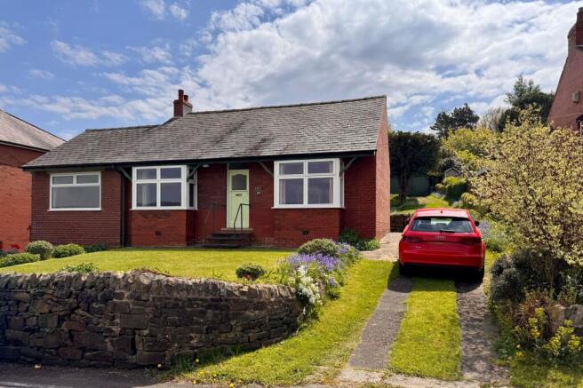 3 bed property, in Simmondley New Road, £450,000