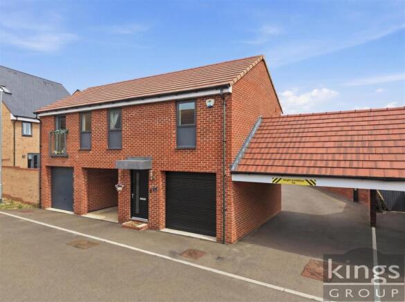 2 bed property, in Maytree Crescent, £315,000