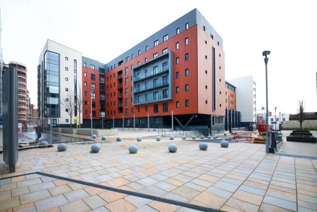 2 bed property, in Apartment, £125,000