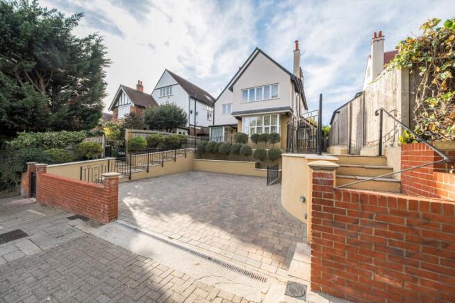 5 bed property, in Kingston Hill, £2,500,000