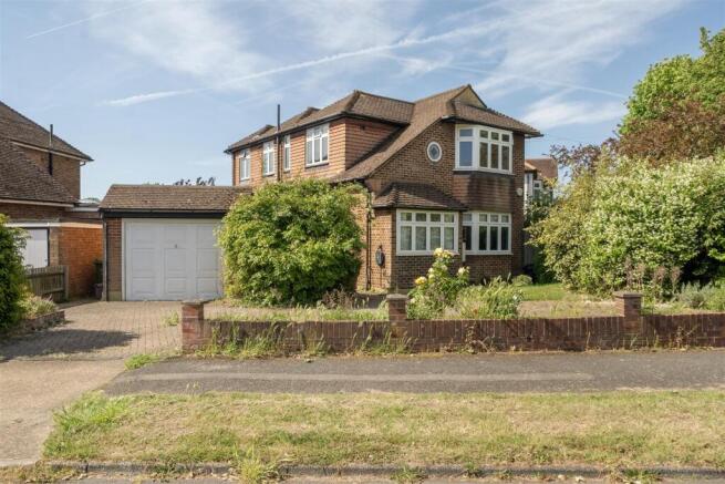 3 bed property, in Manor Crescent, £1,100,000