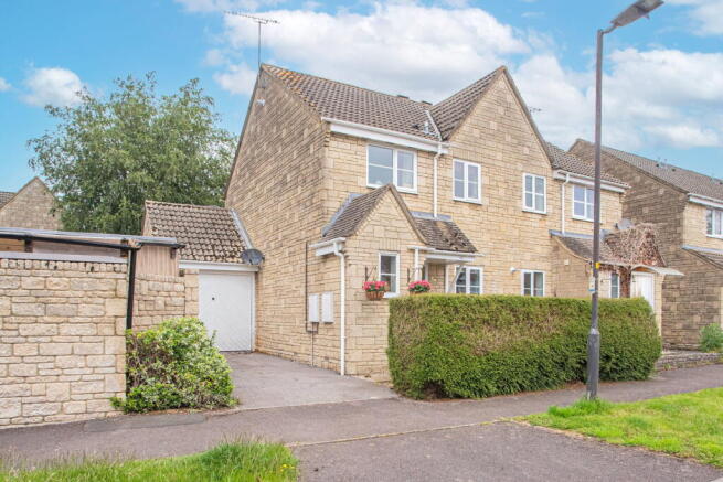 3 bed property, in Northlands Way, £385,000