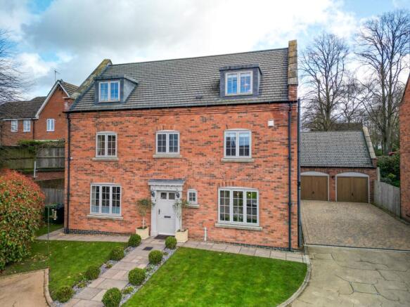 5 bed property, in Church Hill, £700,000