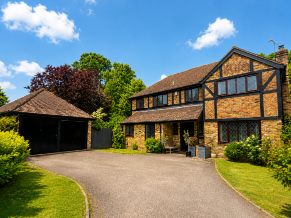 5 bed property, in Angelica Road, £799,950